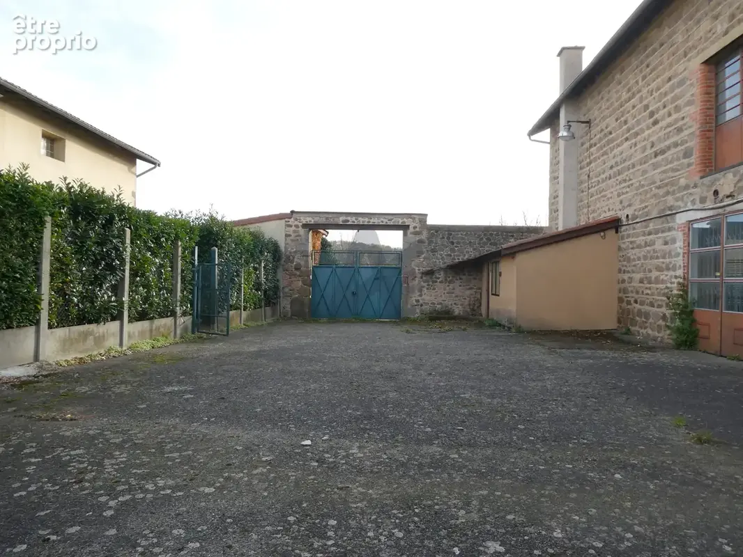 Grande dépendance en pierre de plus de 400 m2 avec 2800 m2 de terrain - photo 9