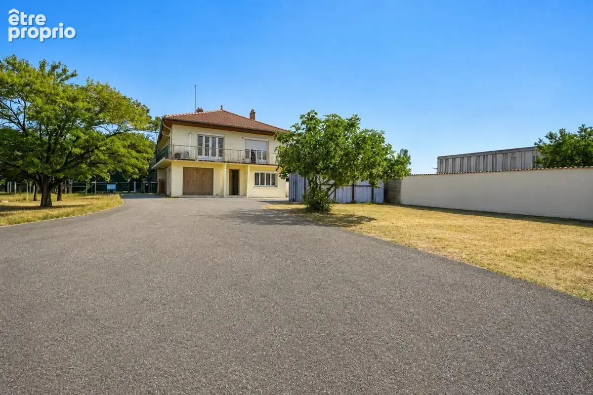 Maison de 5 pièces de 180 m² à Vaulx-en-Velin - photo 3