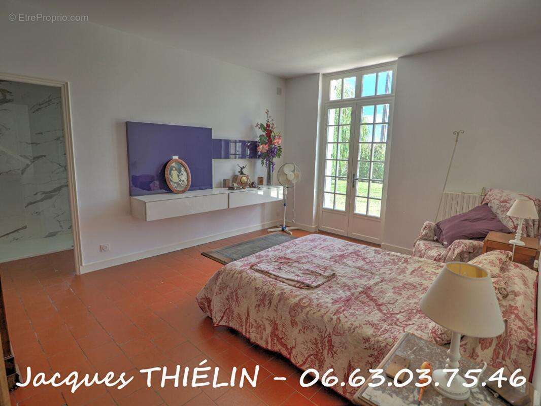 Maison à LONGUE-JUMELLES