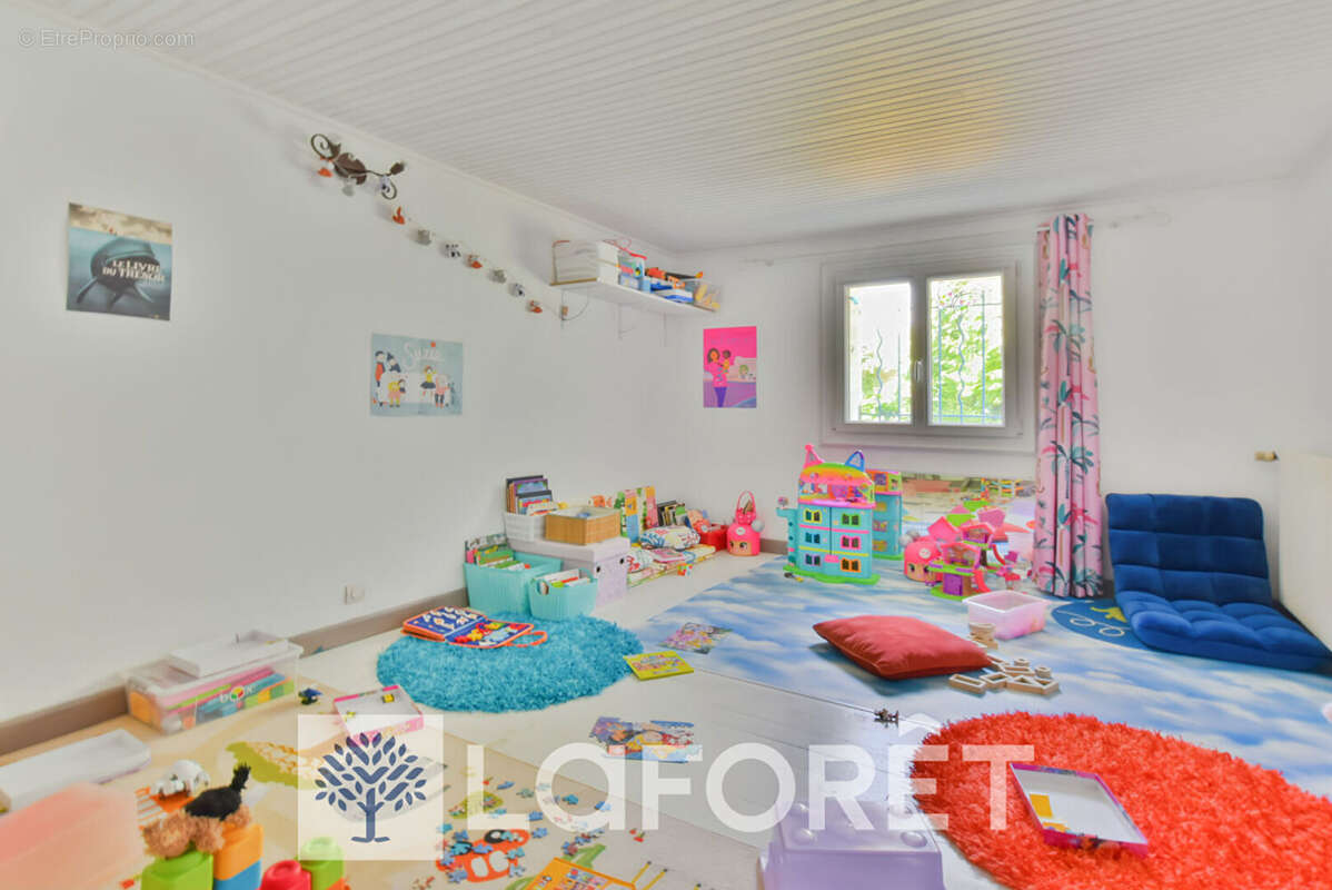 Maison à SAINT-GENIS-DE-SAINTONGE