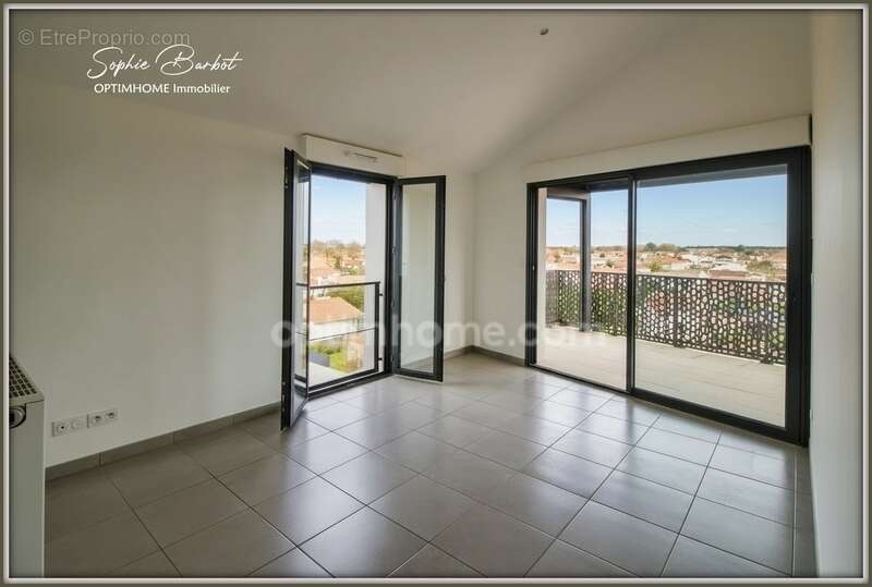 LA TESTE DE BUCH Cœur de ville, très bel appartement T4 spacieux et confortable + box et parkings - photo 9