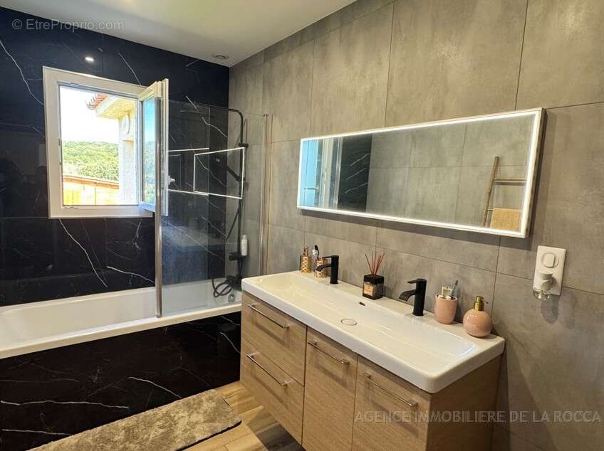 Maison 113 m² à Foce  - photo 6