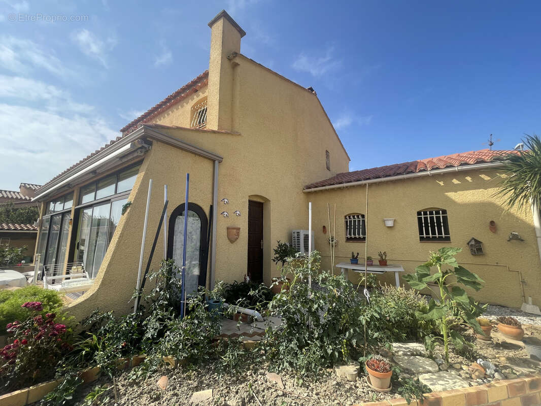 Maison à SAINT-LAURENT-DE-LA-SALANQUE