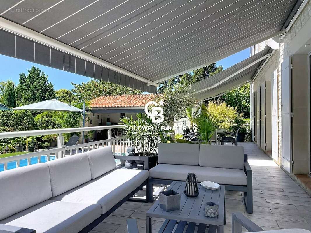 Maison familiale de charme avec piscine et dépendances à Saintes - photo 18