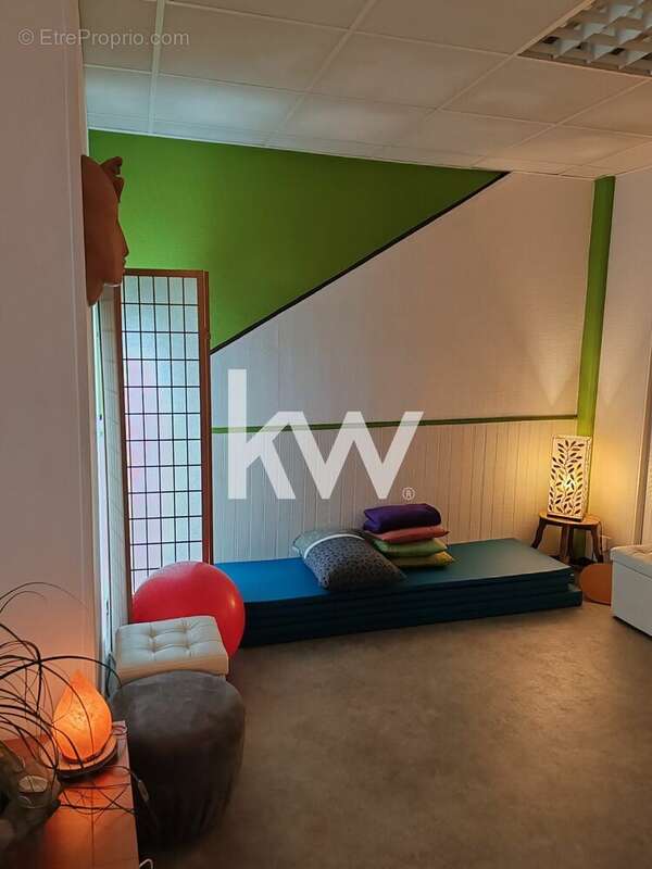 Commerce à SAINT-YRIEIX-LA-PERCHE