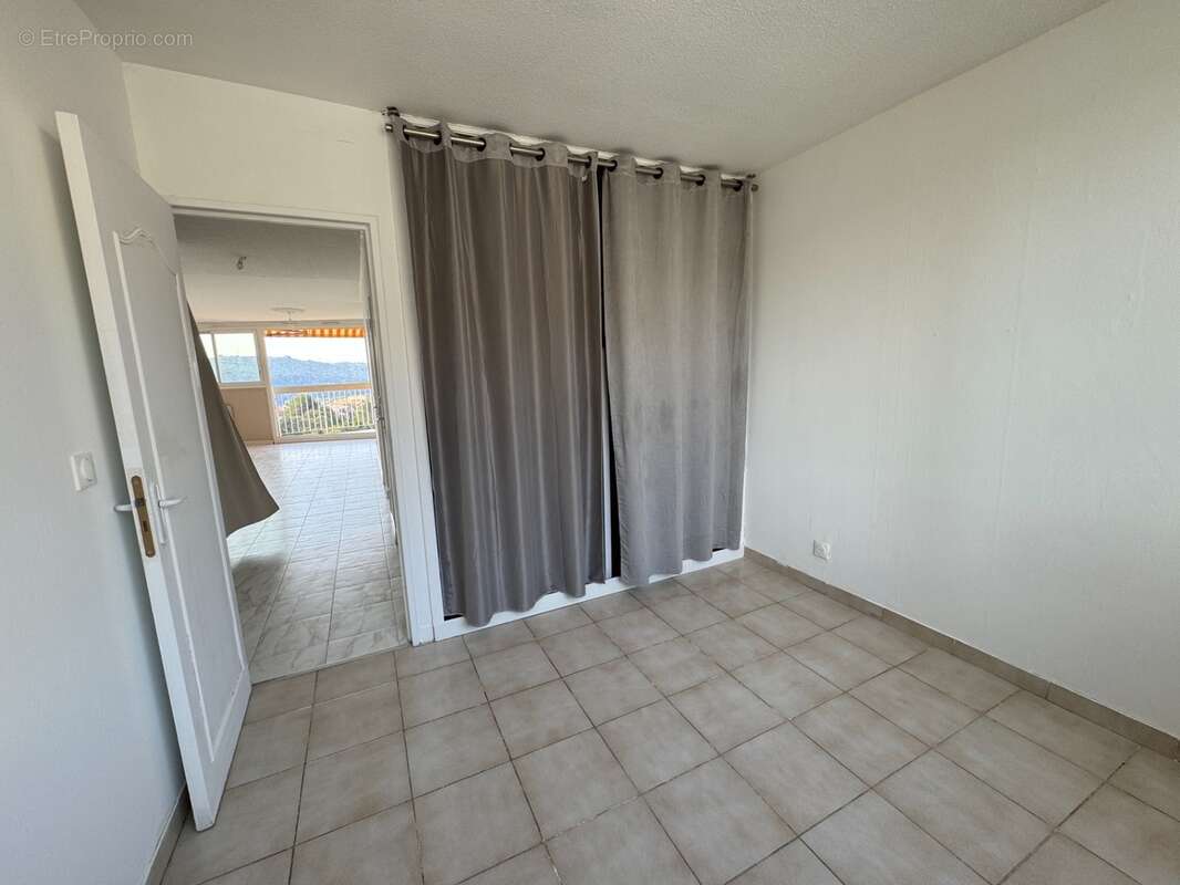 Bel appartement 5 pièces (3 chambres) avec terrasse, aperçu mer, cave et parking privé - photo 13