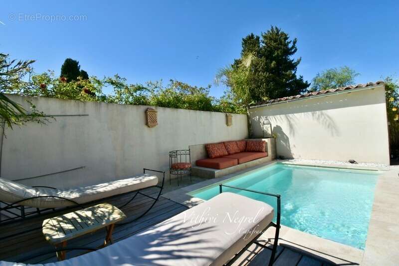 Maison à MOURIES