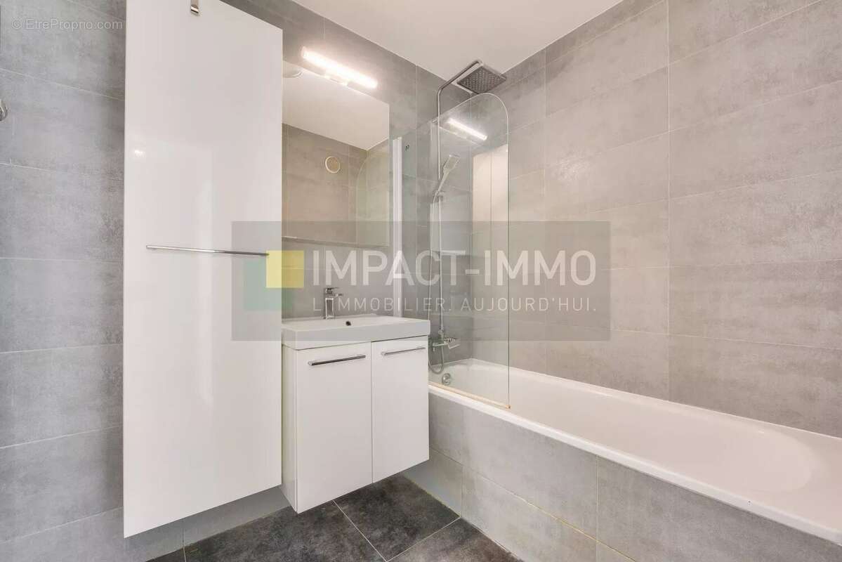 Appartement à COURBEVOIE