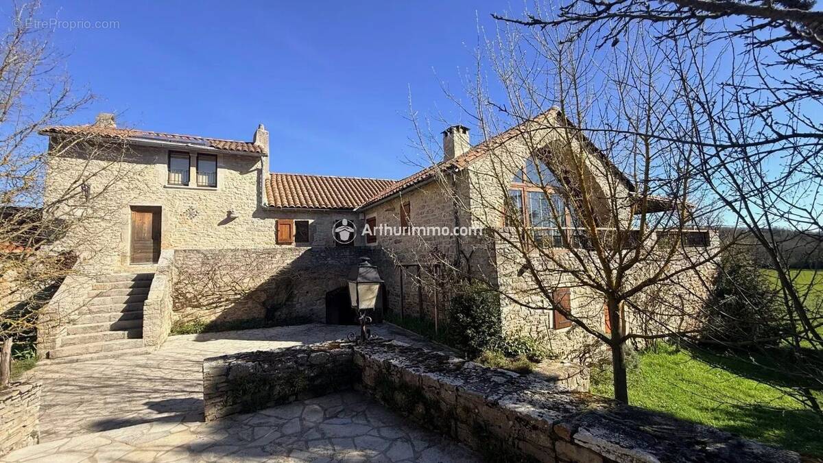 Maison à LARZAC