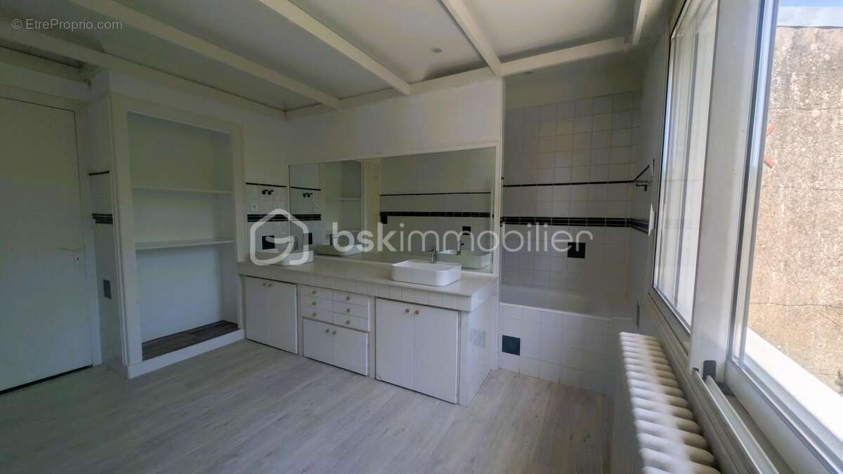Maison de caractère de 272 m² – 5 chambres – Jardin intime – Idéale famille ou activité professionnelle - photo 13