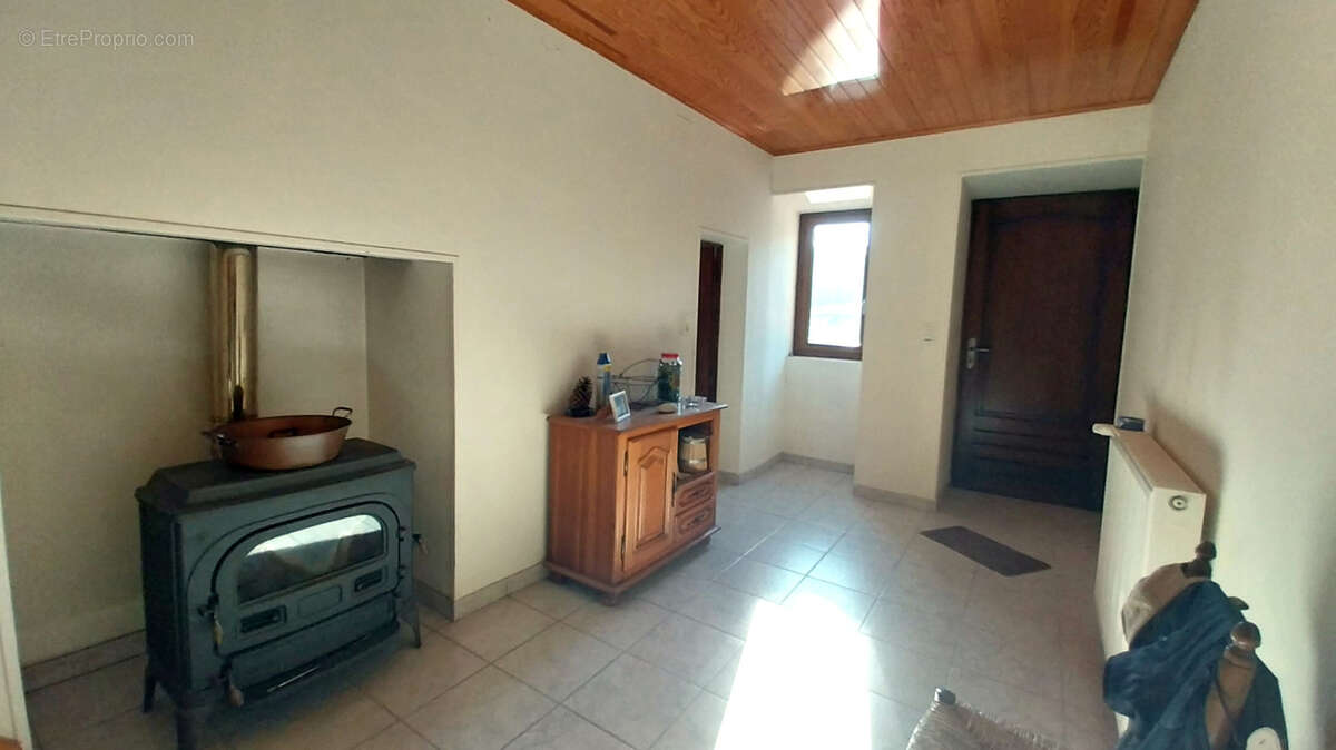 Maison à MILHAC-D'AUBEROCHE