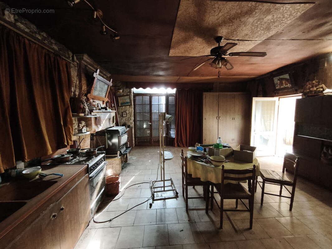 Maison à SAINT-GENIS-D&#039;HIERSAC