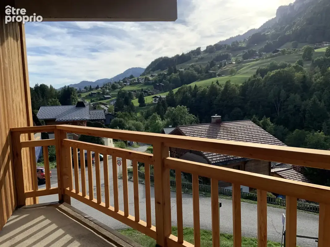 Appartement 68 m2 avec  2 chambres et balcon - 1er étage copropriété fraîchement rénovée - Centre village FLUM - photo 2
