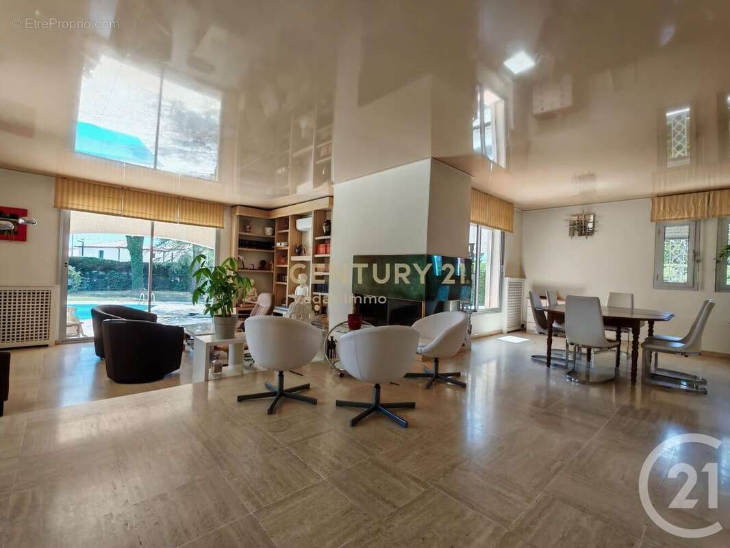 Maison 233 m² à Saint-Jean-De-Vedas  - photo 4
