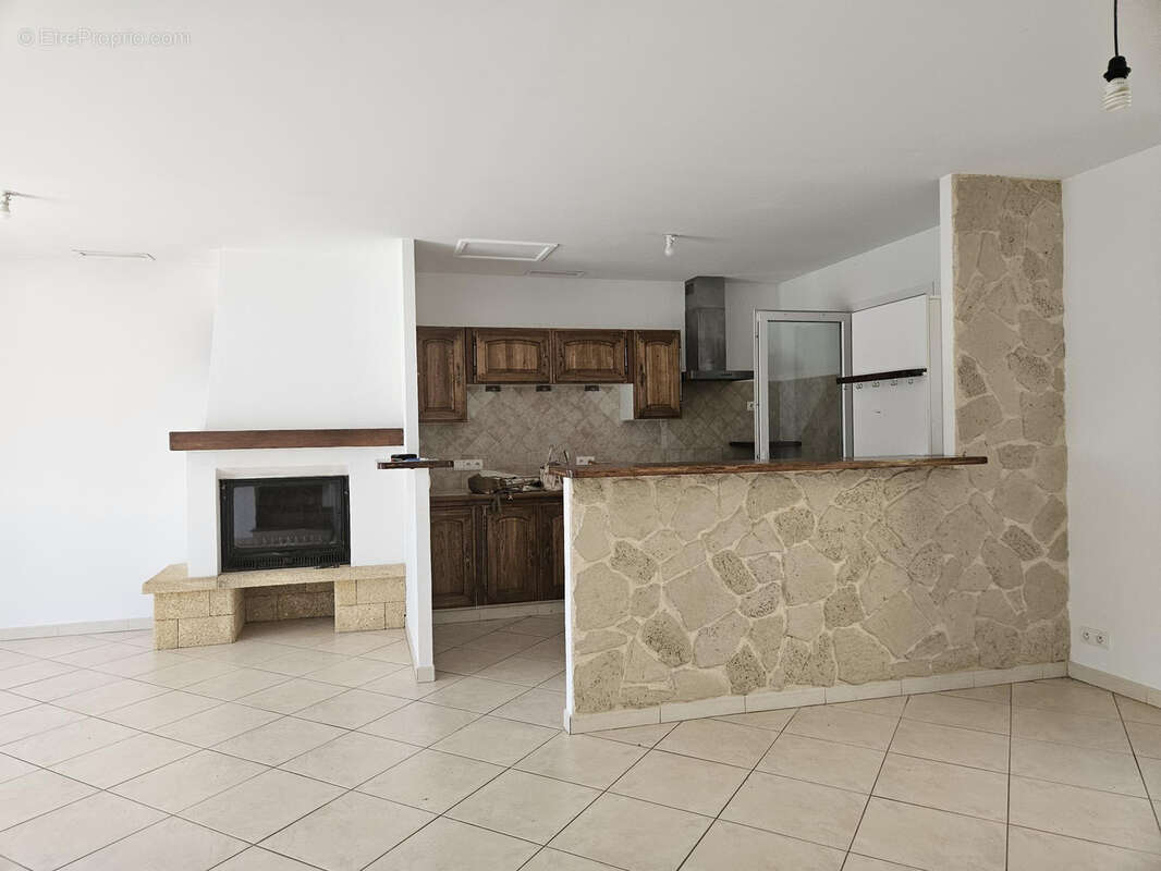 Maison à CAMARET-SUR-AIGUES