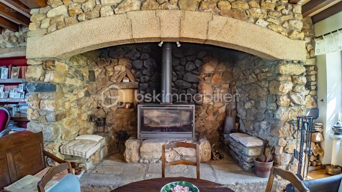 Joyau résidentiel à Fourchambault : Propriété familiale avec charme intemporel et élégance rustique de l’aménagement - photo 25