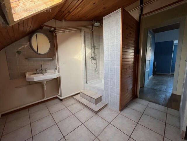 A VendreImmeuble de rapport 330 m2   Maison + T5 + Local professionnel   Fort potentiel ! - photo 19