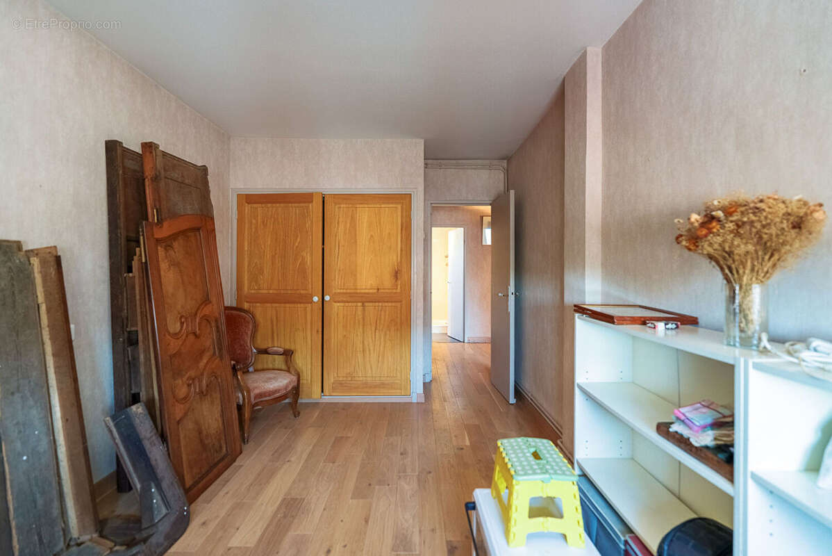 CARCASSONNE - DAVILLA Vaste Appartement T4 114m² (108m² Carrez) avec loggia, ascenseur, et place de parking couvert - photo 17