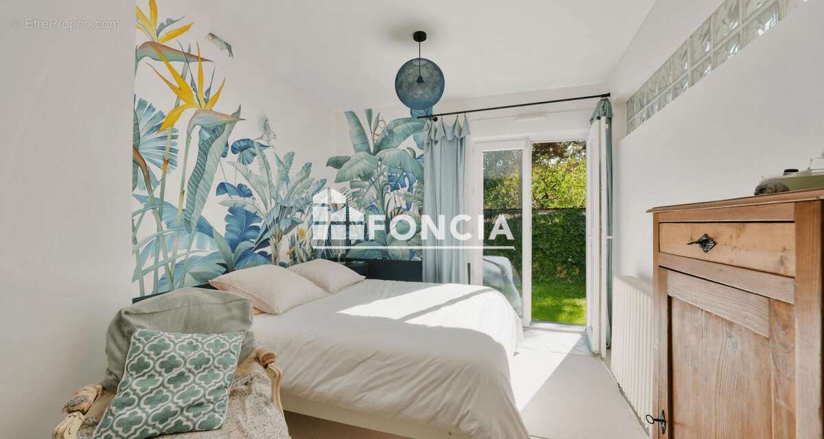 Maison à LE PLESSIS-ROBINSON