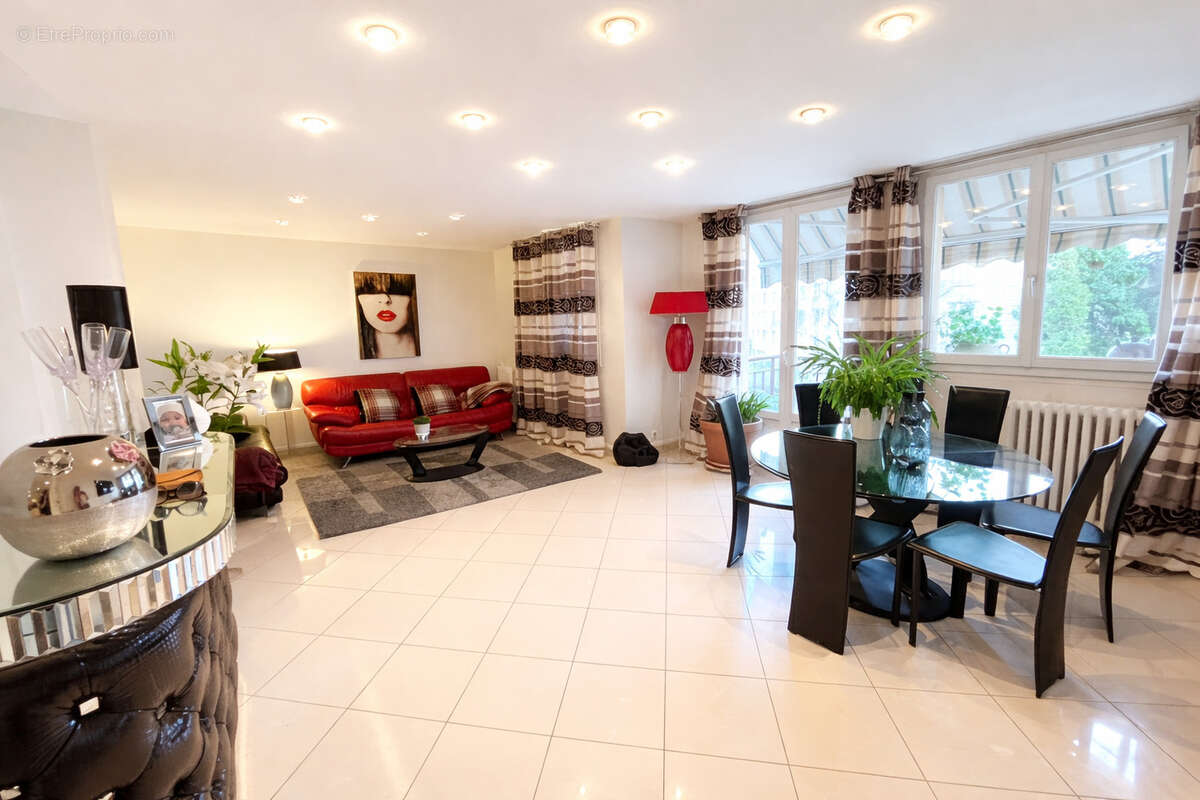 À vendre   Spacieux F4 avec balcon, cave et place de parking   Montmorency - photo 2