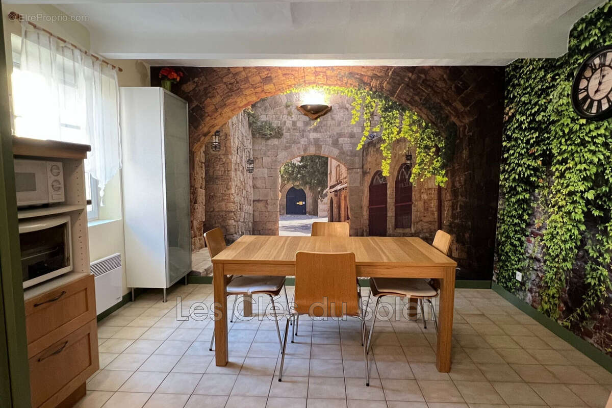 Maison à LE REVEST-LES-EAUX