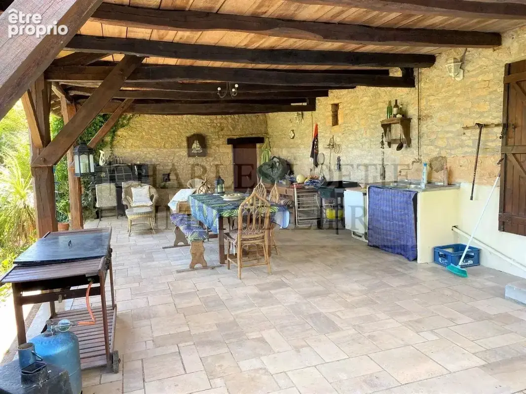  Très jolie maison en pierre avec grange aménagée et beau jardin - photo 3