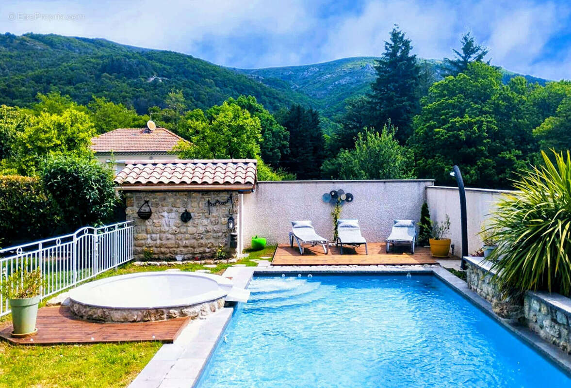 Maison à MONTPEZAT-SOUS-BAUZON