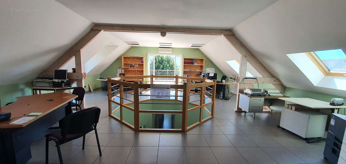 Commerce à MONTCEAU-LES-MINES