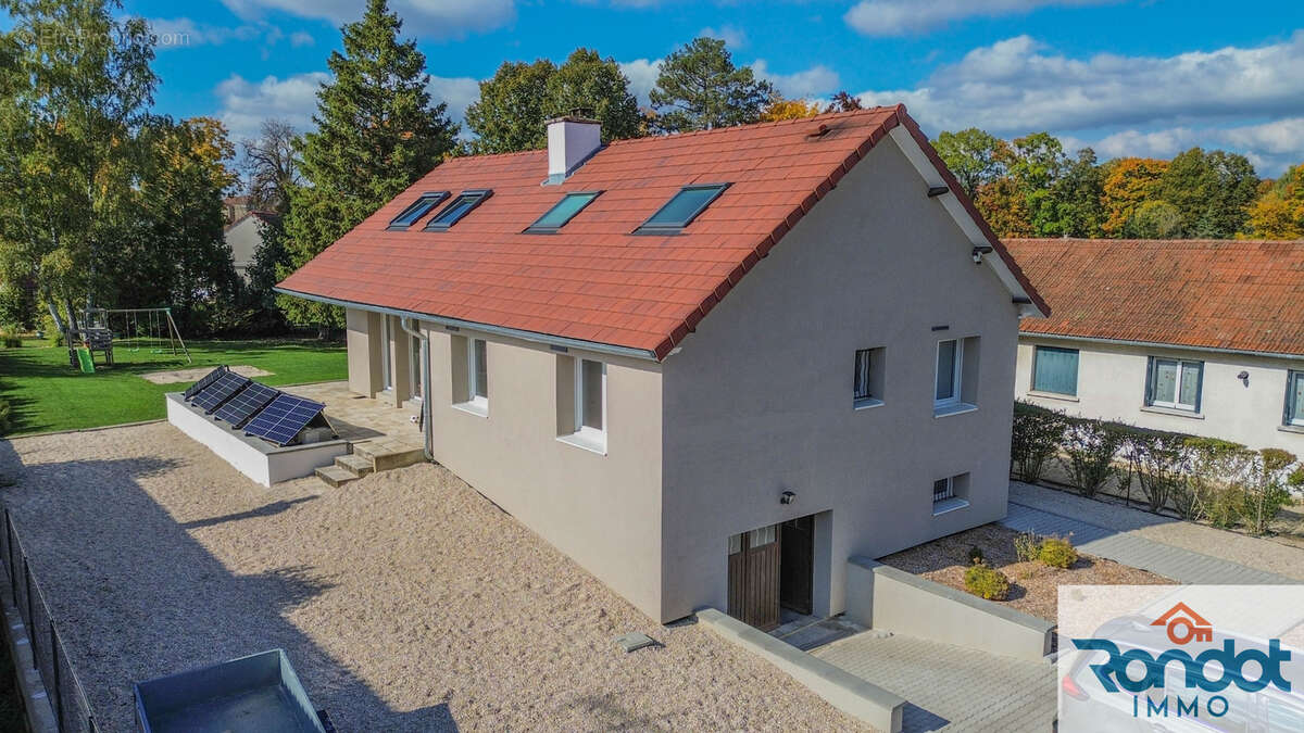 Maison à IS-SUR-TILLE