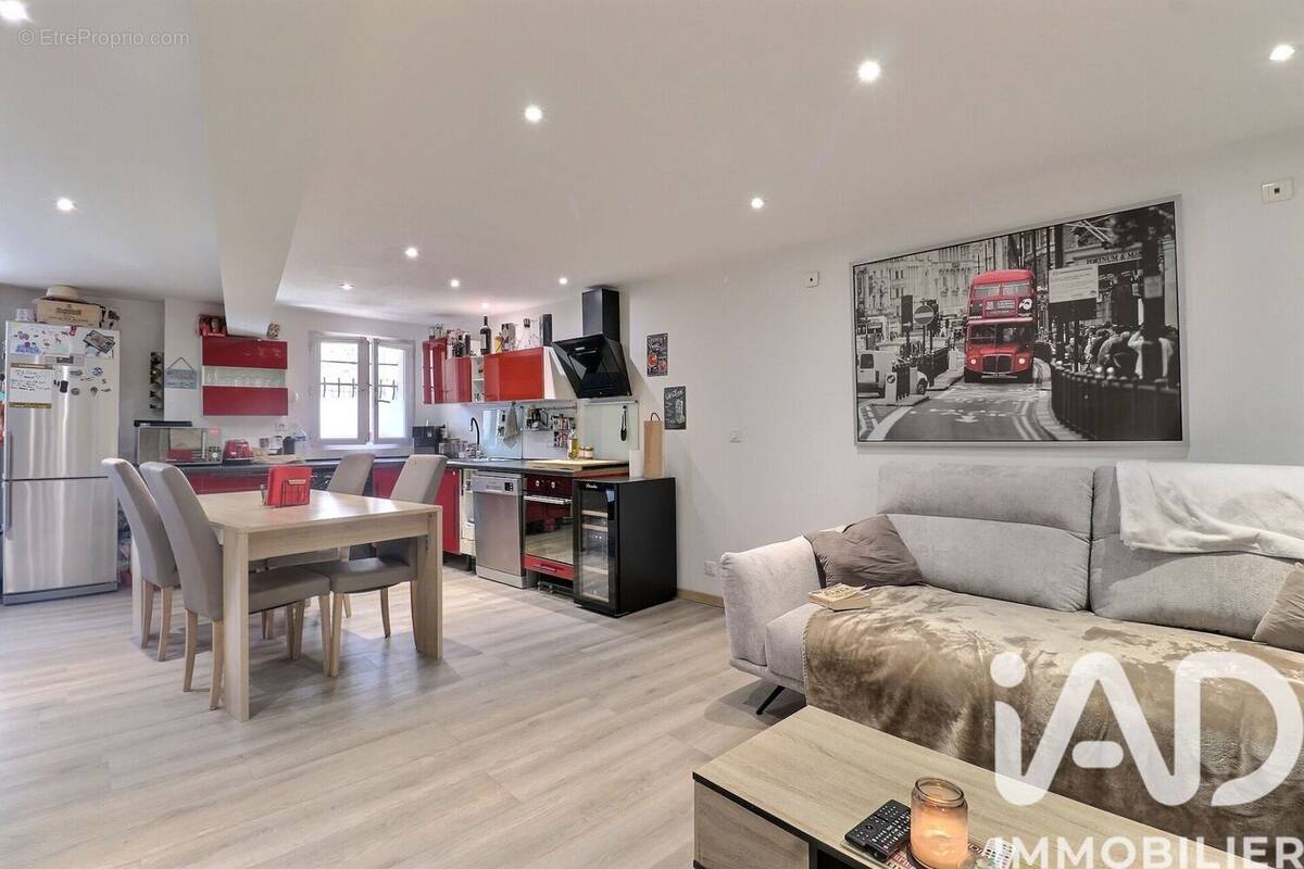 Photo 1 - Appartement à SEILLONS-SOURCE-D'ARGENS