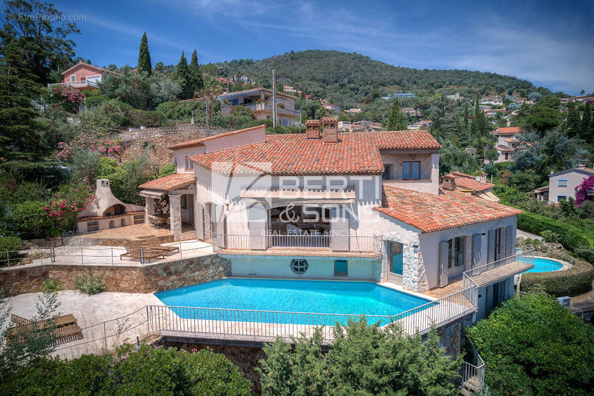 Maison à MANDELIEU-LA-NAPOULE