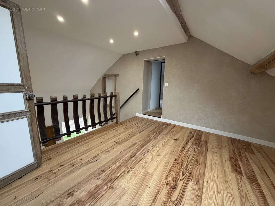 Maison à DUN-LES-PLACES