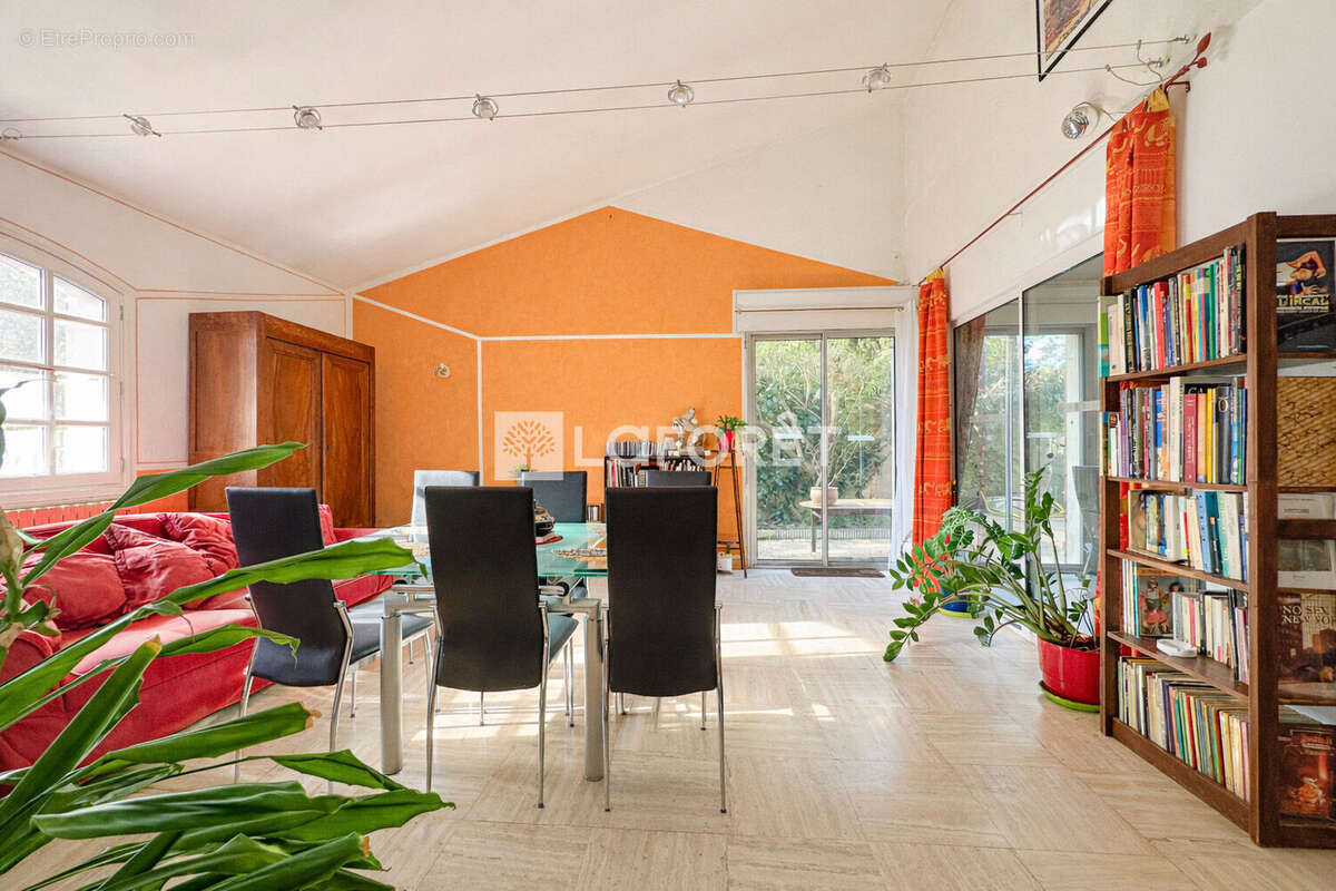 MAISON - 7 PIECES - 190 m2 - Hôpitaux-Facultés - photo 6
