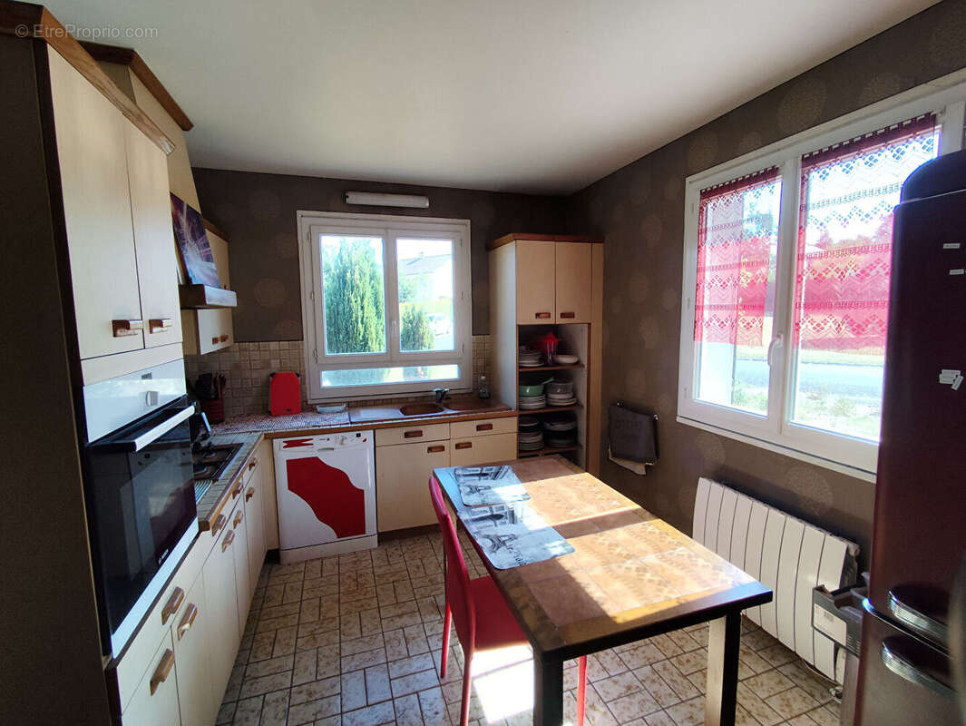 Maison 83 m² à Availles-Limouzine  - photo 3