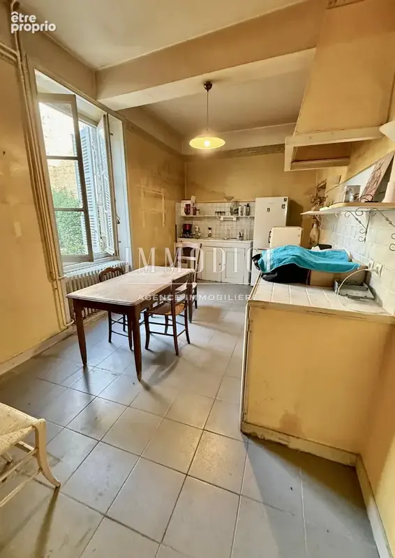 Demeure de caractère du XVIIᵉ siècle de 340 m2 avec cour et beau potentiel - photo 9