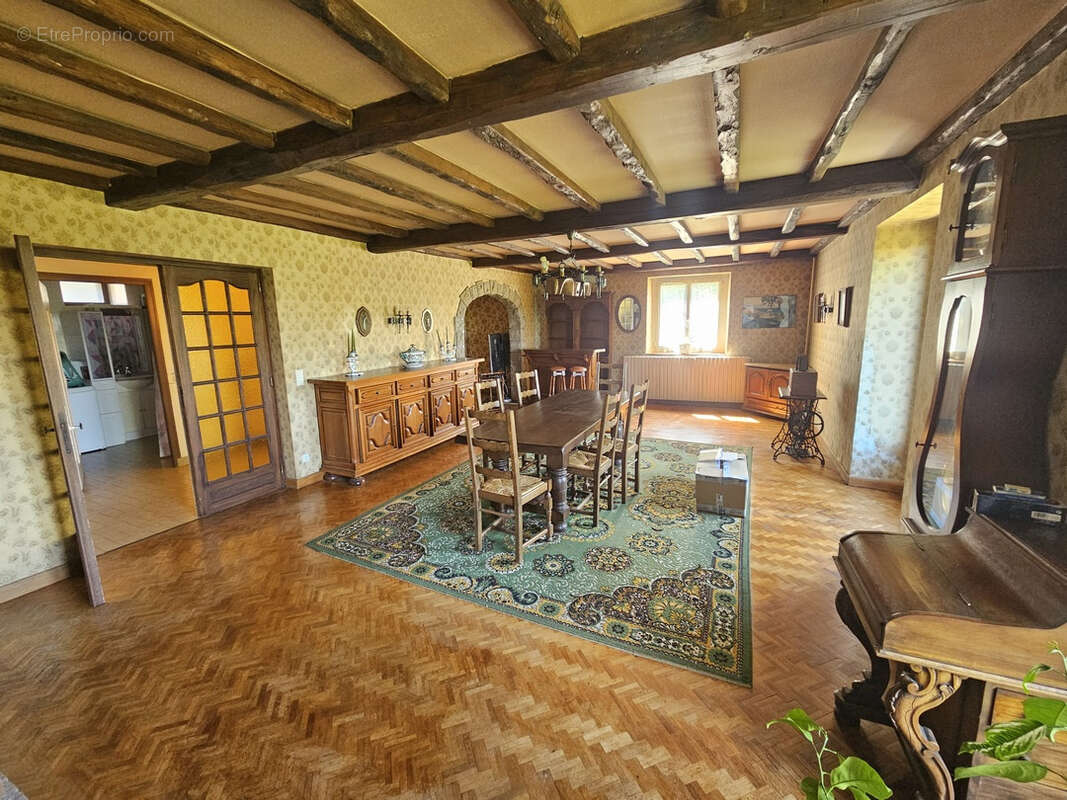 Maison de campagne en pierre avec hangar et terrain de 3500 m2 - photo 6