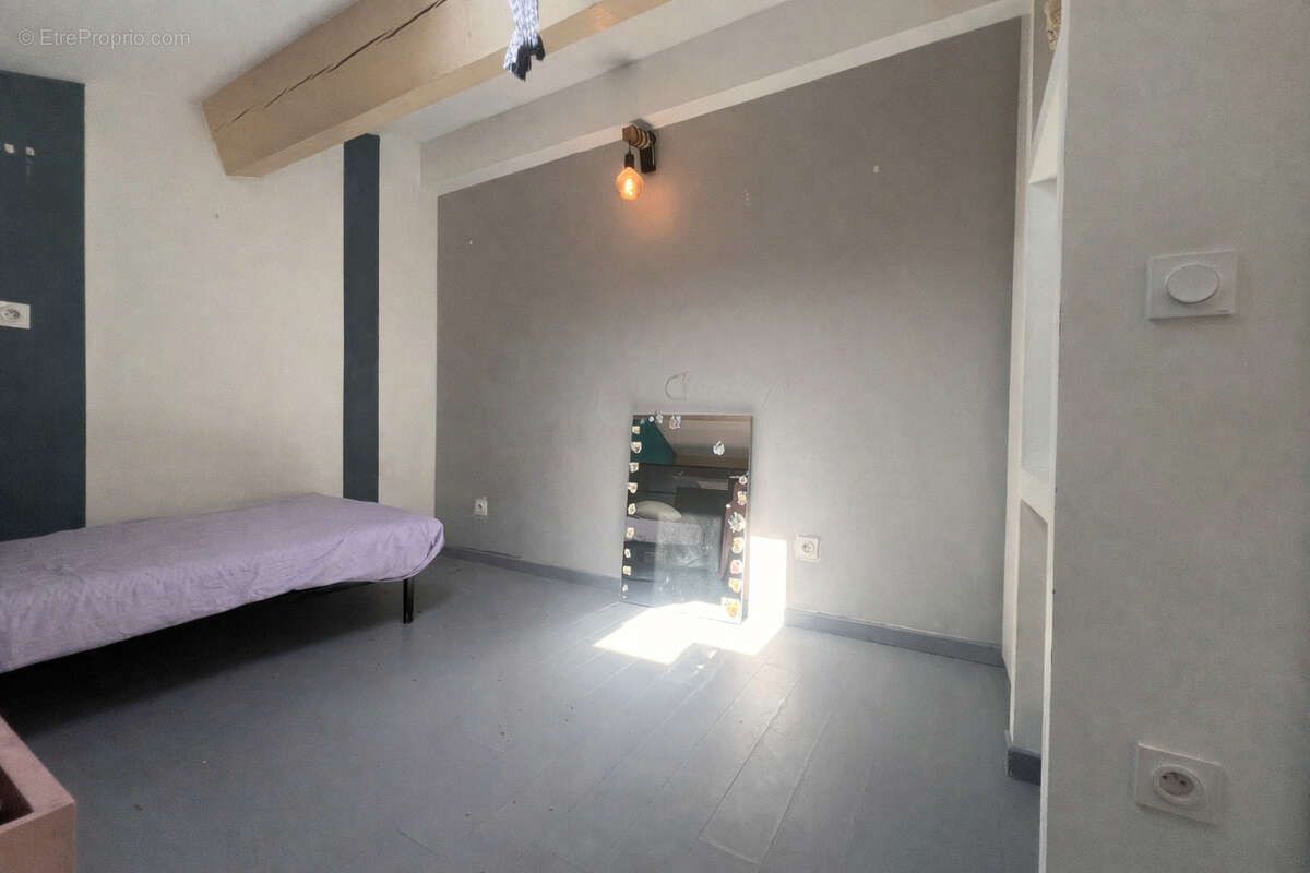 Appartement à MARSEILLE-1E