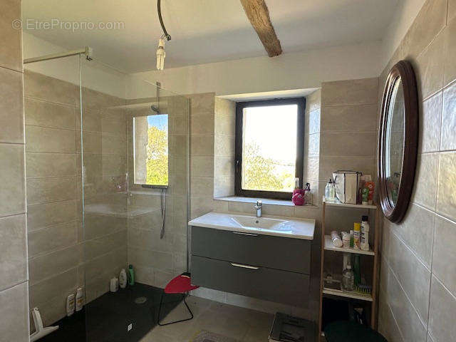 salle d&#039;eau rdc - Maison à VIC-FEZENSAC