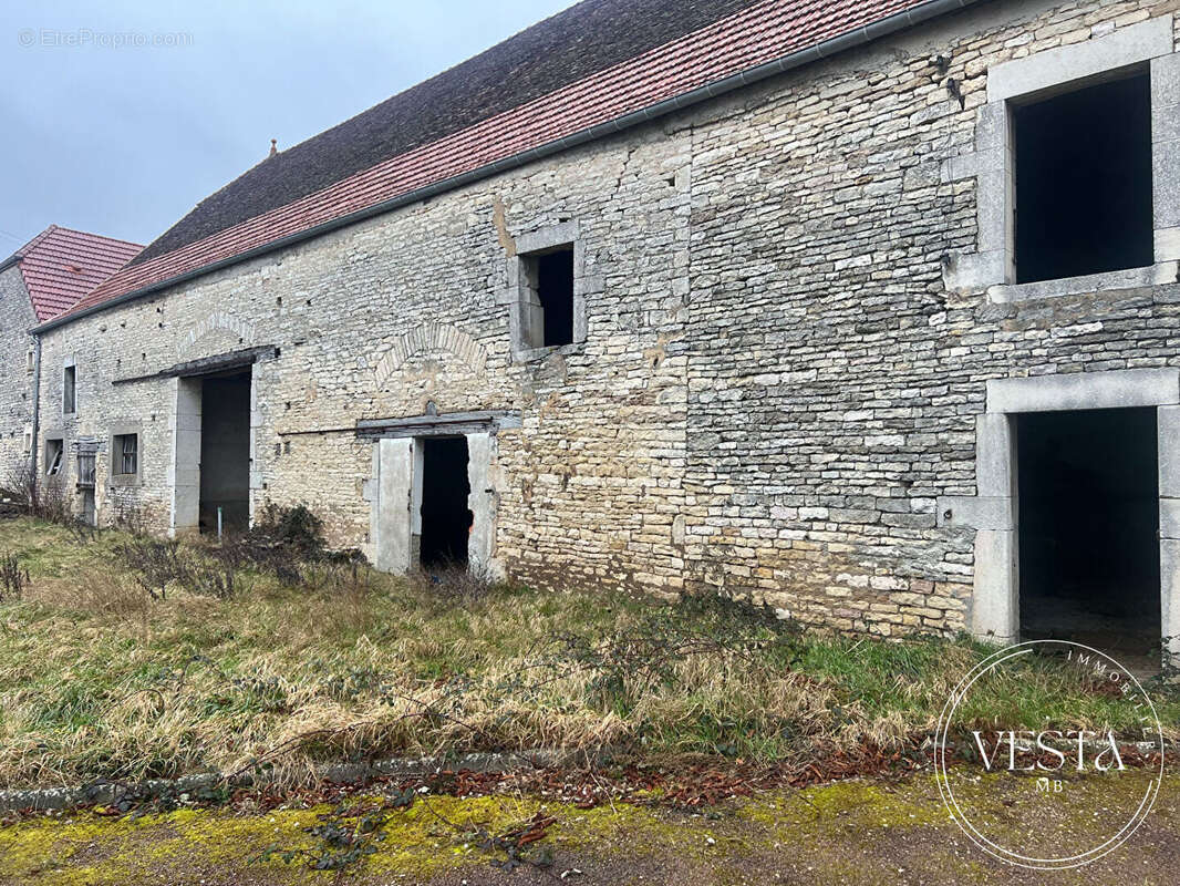 Maison à NORGES-LA-VILLE