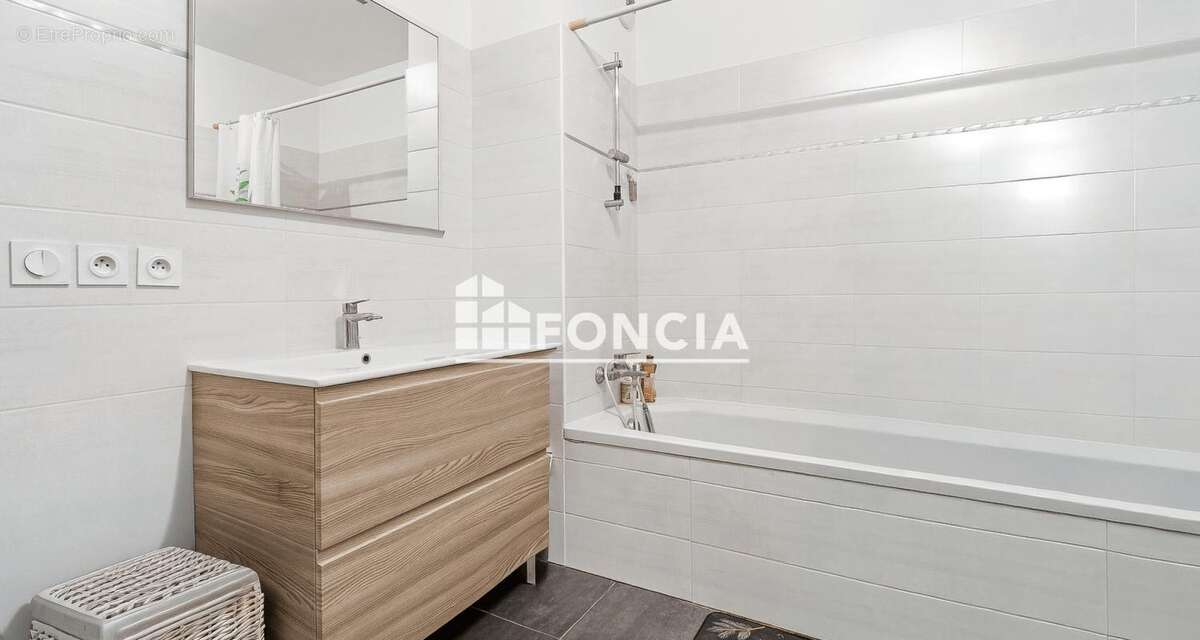 Cannes bocca  dans residence recente securisee avec piscine lumineux 2pieces terrasse pkg s/sol vendu loué - photo 8