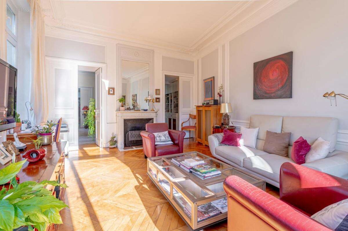 Appartement à PARIS-11E