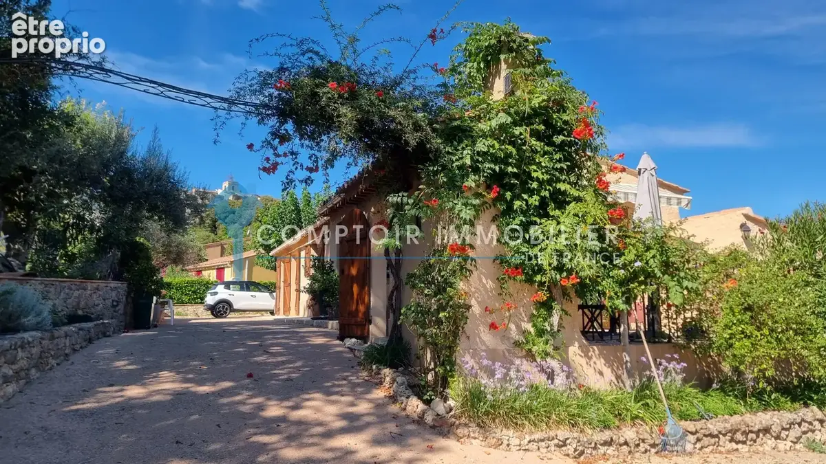 VAR (83) - À VENDRE - FLAYOSC - Villa 3 chambres avec vue dominante sur les collines de Flayosc - photo 20