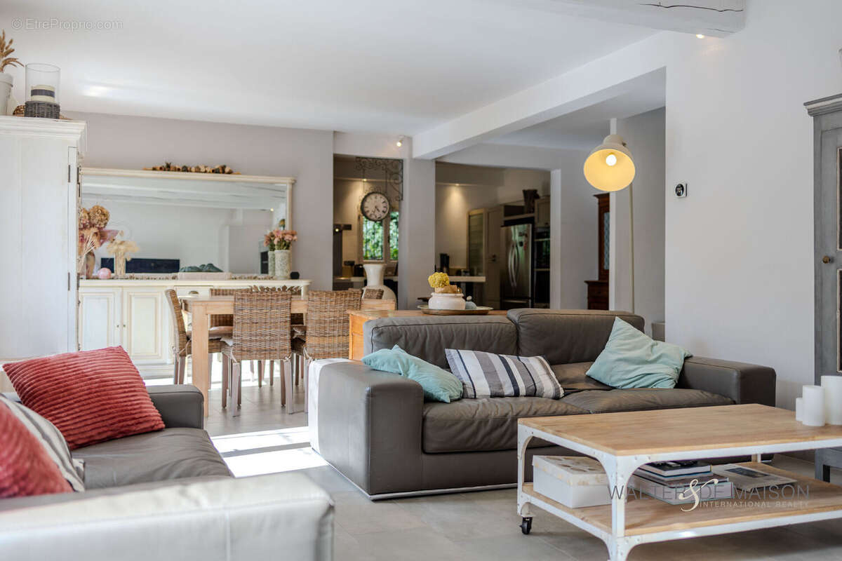 Maison à LE REVEST-LES-EAUX