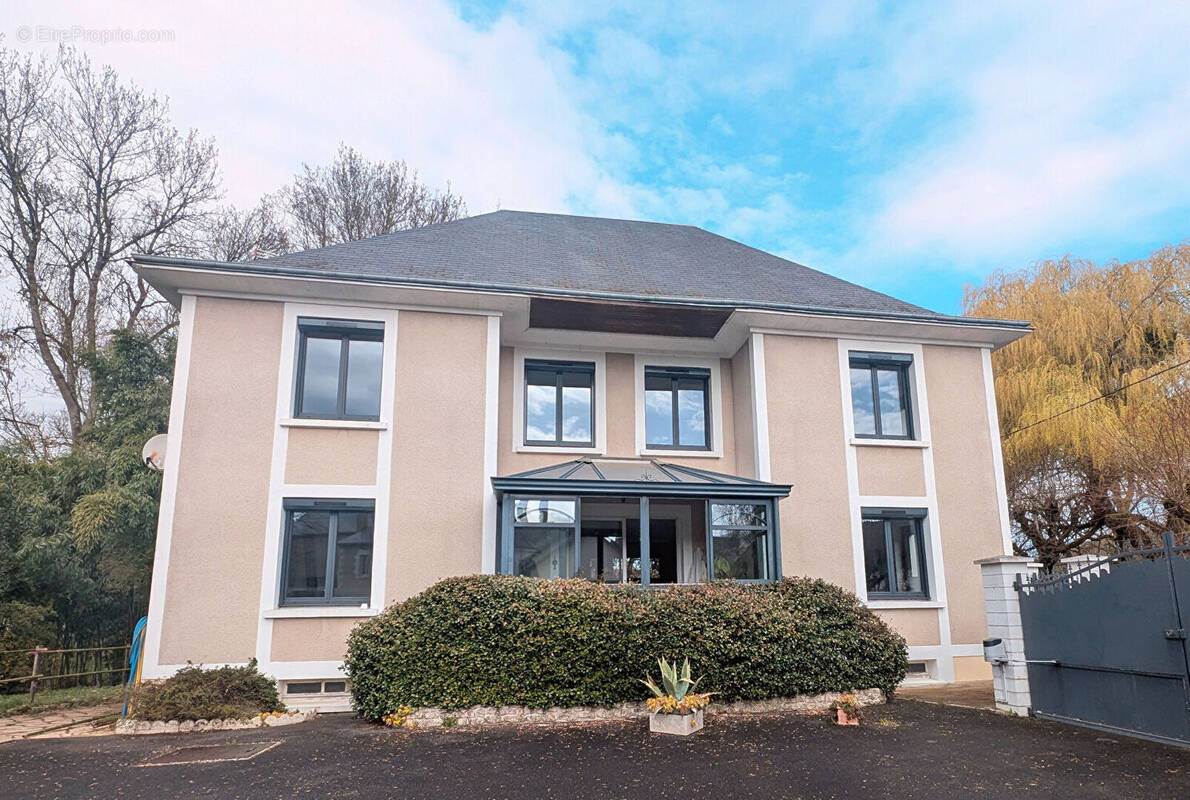 Maison à VALLIERES-LES-GRANDES