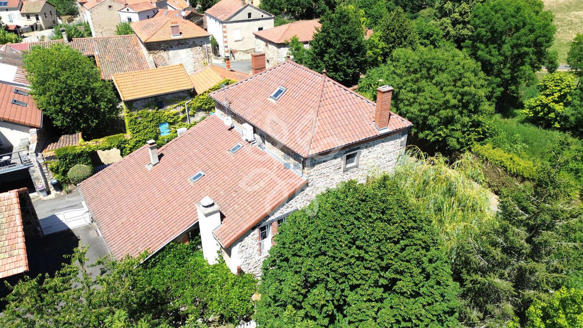 Maison à SAINT-BEAUZIRE