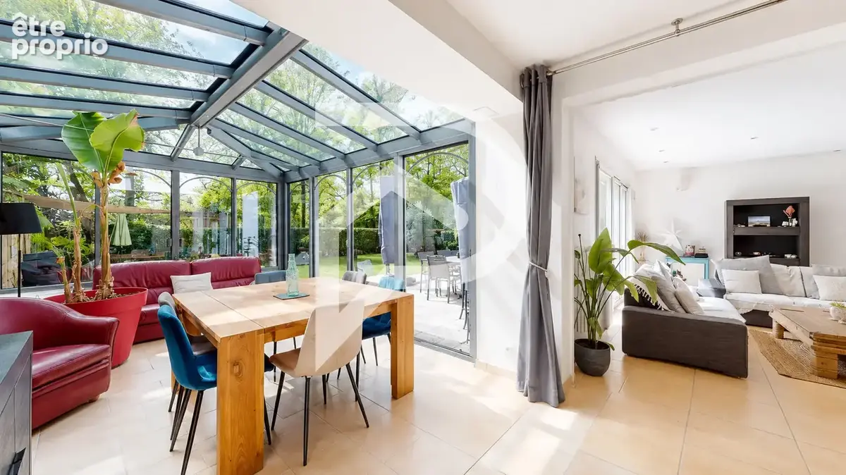 Maison familiale  de plain pied 150 m² Domaine privé sécurisé  Jardin 1000 m² plein sud  La Celle-Saint-Cloud Proche A13 et Parl - photo 3