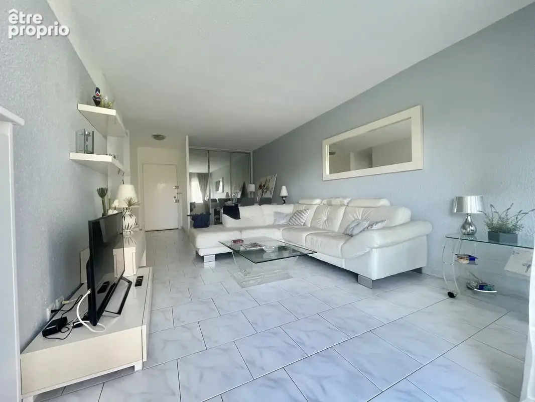 2P, 57m2 + grand balcon , au calme, vue dégagée et verdoyante, parking sous-sol, proche commerces - photo 3