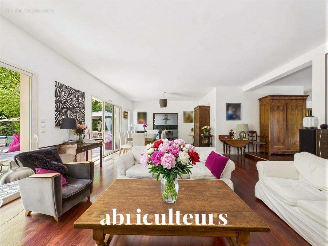 Magnifique maison contemporaine avec jardin paysager et piscine en vente à l'Étang-la-Ville (78620) - photo 5