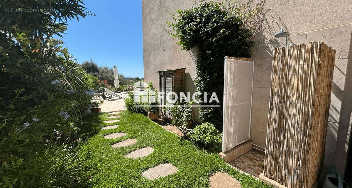 Maison à BORMES-LES-MIMOSAS