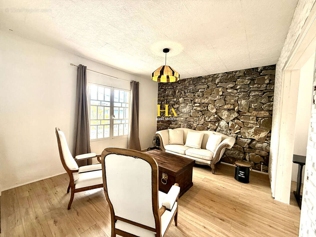 Maison Trois Mares, dépendance, 250 m2 - photo 9